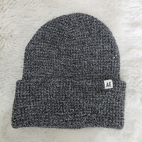American Eagle Outfitters Accessories - NEW American Eagle Outfitters Black and Gray Waffle Knit Beanie